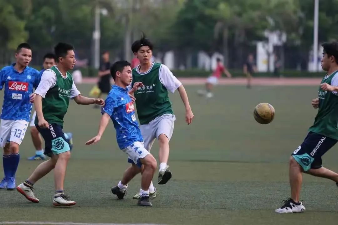 廣州軟件學院迎新杯足球賽冠軍獎杯即將分出