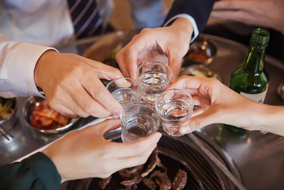 談男人為何離不開(kāi)酒？看完我秒懂了