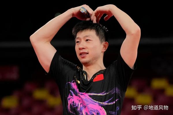 奧運(yùn)會(huì)籃球冠軍獎(jiǎng)杯_籃球奧運(yùn)會(huì)獎(jiǎng)牌_奧運(yùn)會(huì)籃球冠軍領(lǐng)獎(jiǎng)圖片