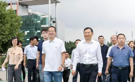 俞敏洪舉重冠軍 廣安市委五屆六次全會提出