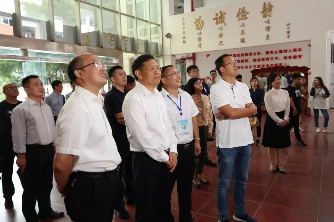 俞敏洪舉重冠軍_舉重冠軍俞敏洪簡(jiǎn)介_舉重冠軍俞敏洪個(gè)人資料