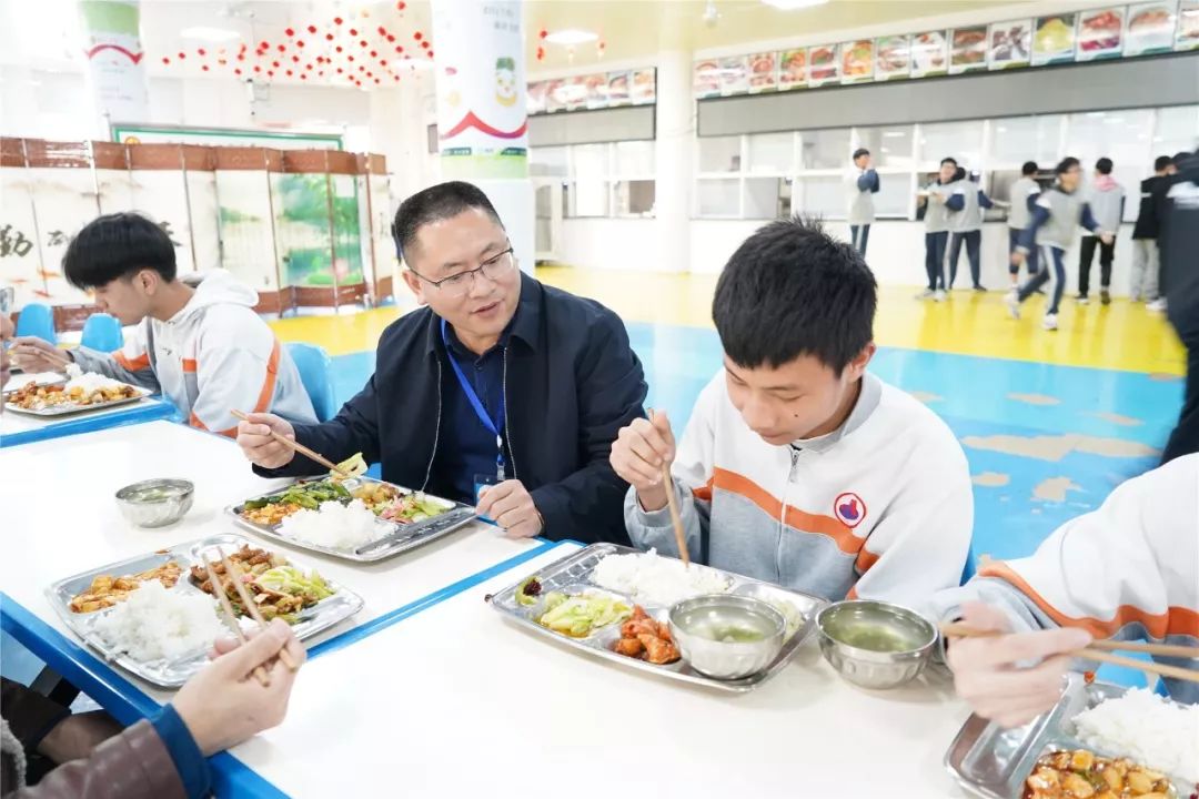 舉重冠軍俞敏洪個(gè)人資料_舉重冠軍俞敏洪簡(jiǎn)介_俞敏洪舉重冠軍